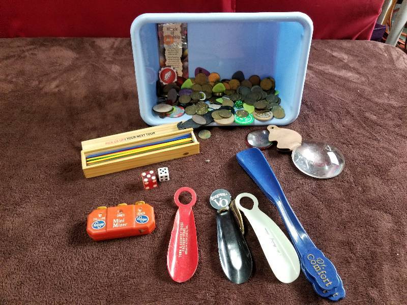 lot 7828 image: Awesome Little Nic Nacs