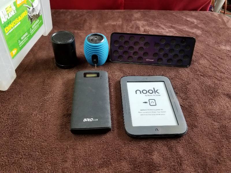 lot 7830 image: Lot of Sweet Electronics