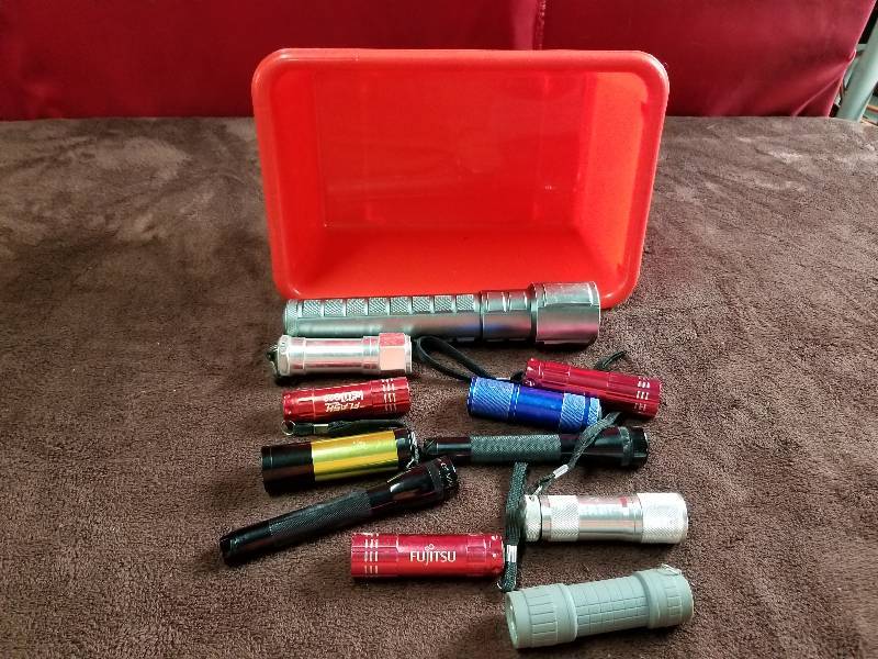lot 7833 image: Lot of Utility Flashlights