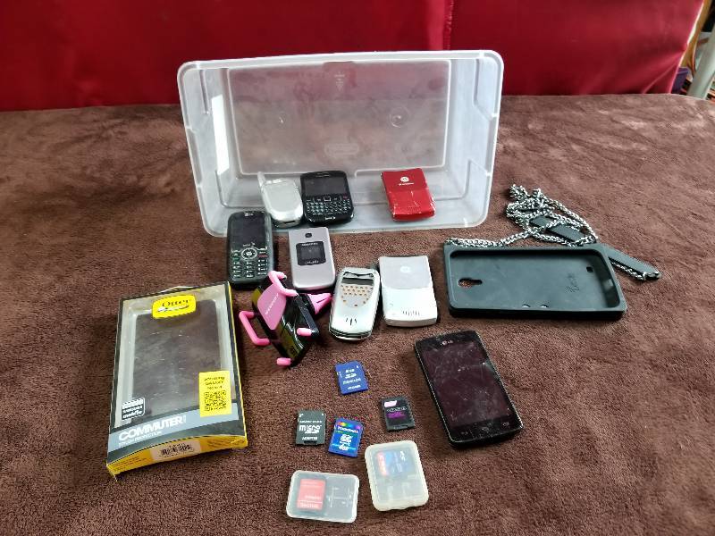 lot 7835 image: Lot of Cellphones and More