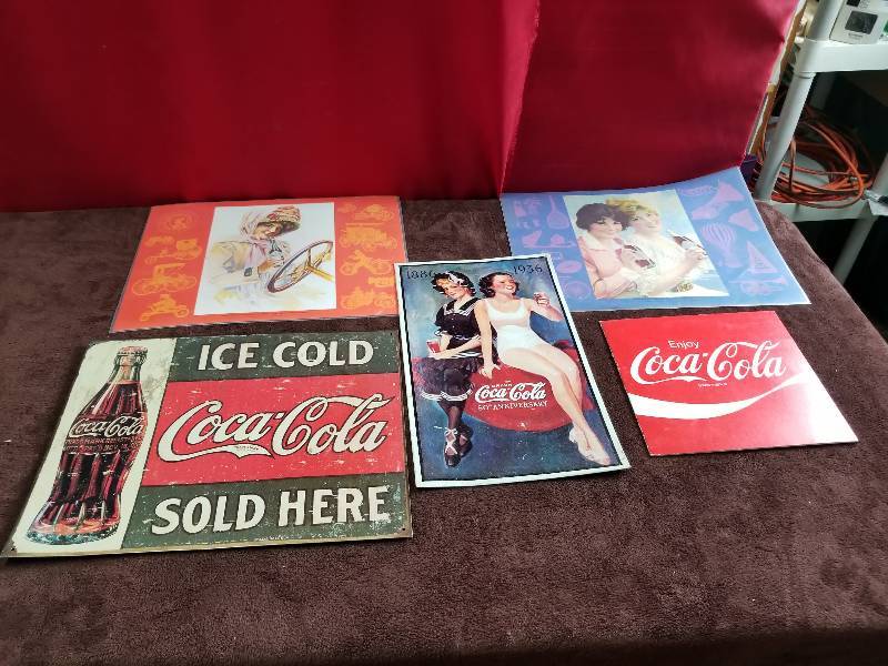 lot 7843 image: Pepsi Schmtze...Everyone Loves Coke