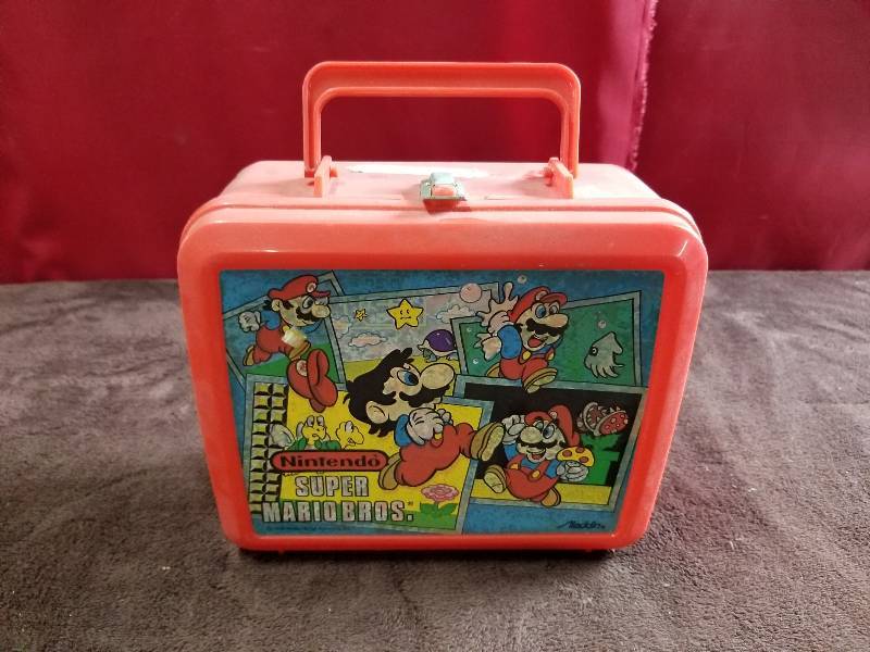 lot 7844 image: Vintage Mario Lunch Box