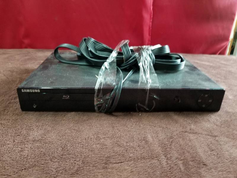 lot 7864 image: Samsung Blue Ray DVD Player