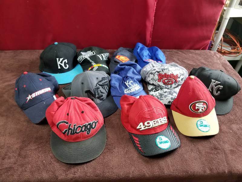 lot 7868 image: Variety of Teams Sports Hats