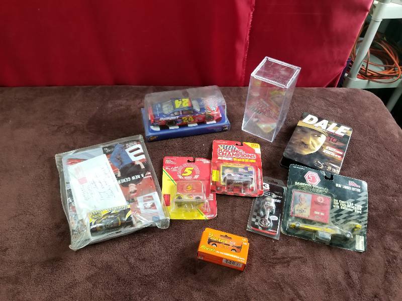 lot 7890 image: Lot of Nascar Memorabilia