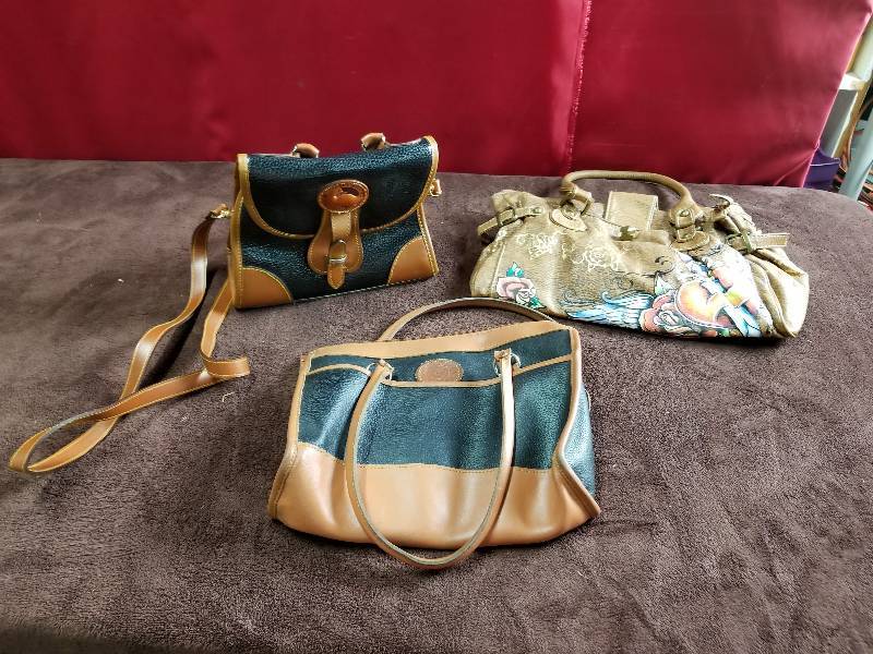 lot 7905 image: Lot of Fashion Purses