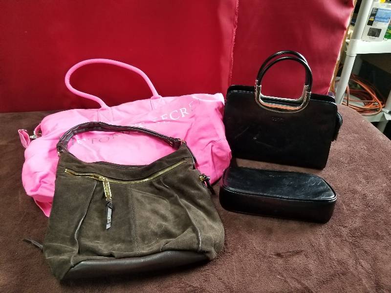 lot 7906 image: Lot of Fashion Purses