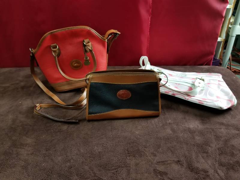 lot 7912 image: Lot of Fashion Purses