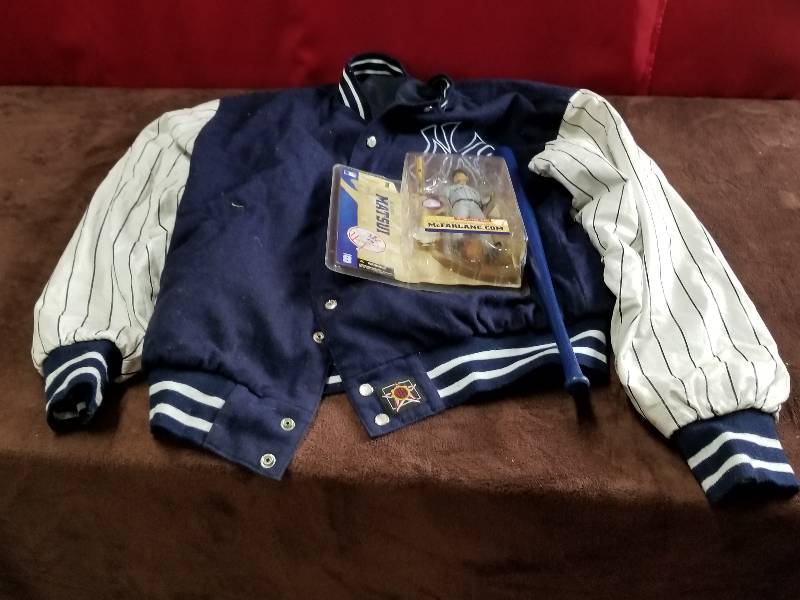 lot 7914 image: NY Yankees Memorabilia