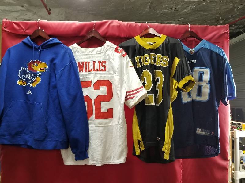 lot 7916 image: Lot of Sports Gear
