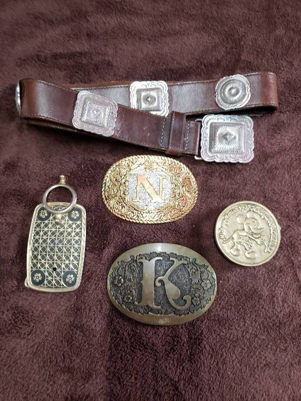 lot 7812 image: Collectible Belt Buckle Lot