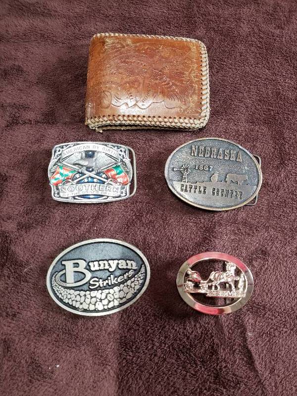 lot 7814 image: Collectible Belt Buckle Lot