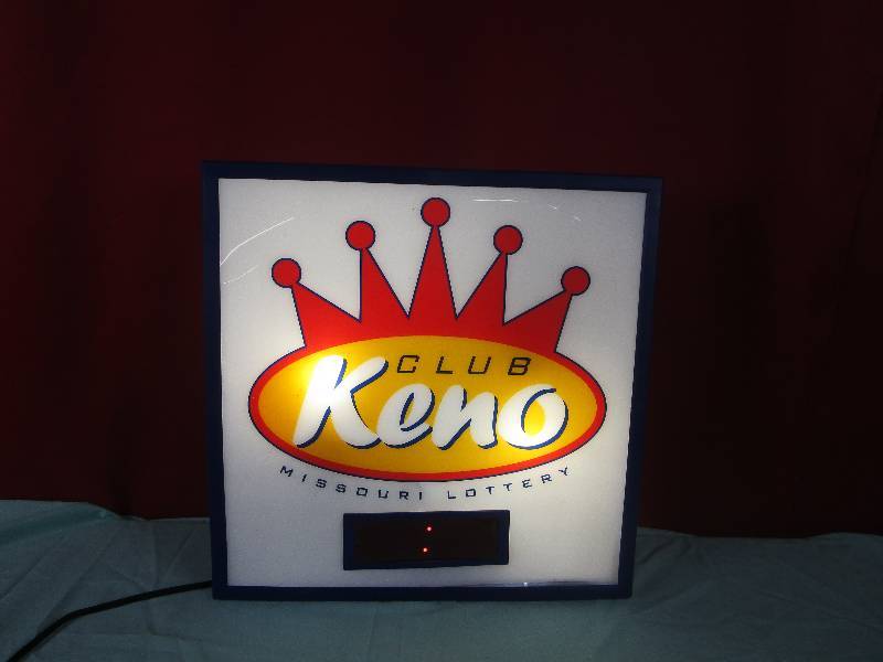 lot 7088 image: Club Keno Bar Clock Light