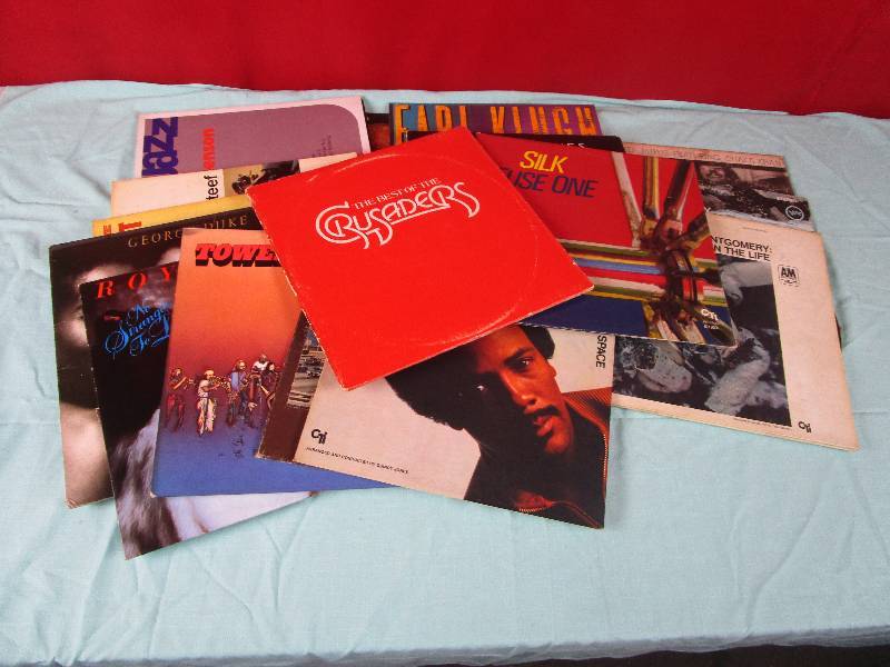 lot 7093 image: Lot of Albums