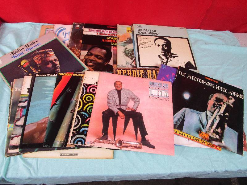 lot 7095 image: Lot of Albums