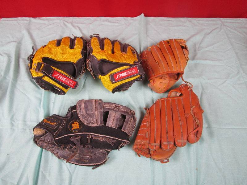 lot 7101 image: Lot of Baseball Gloves