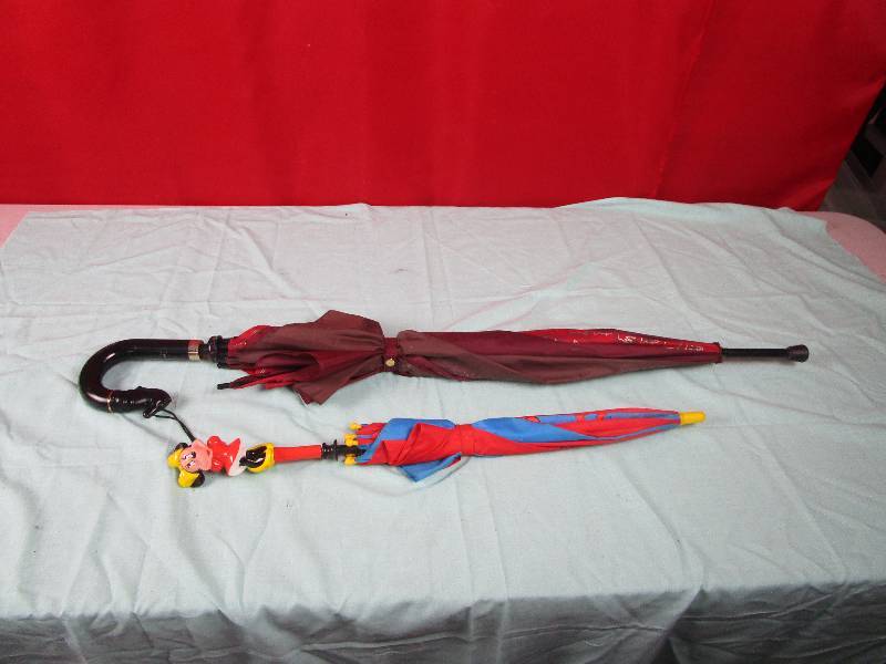 lot 7106 image: Lot of Umbrellas