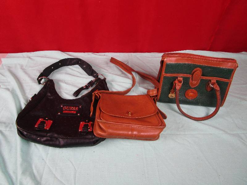 lot 7107 image: Lot of Fashion Purses