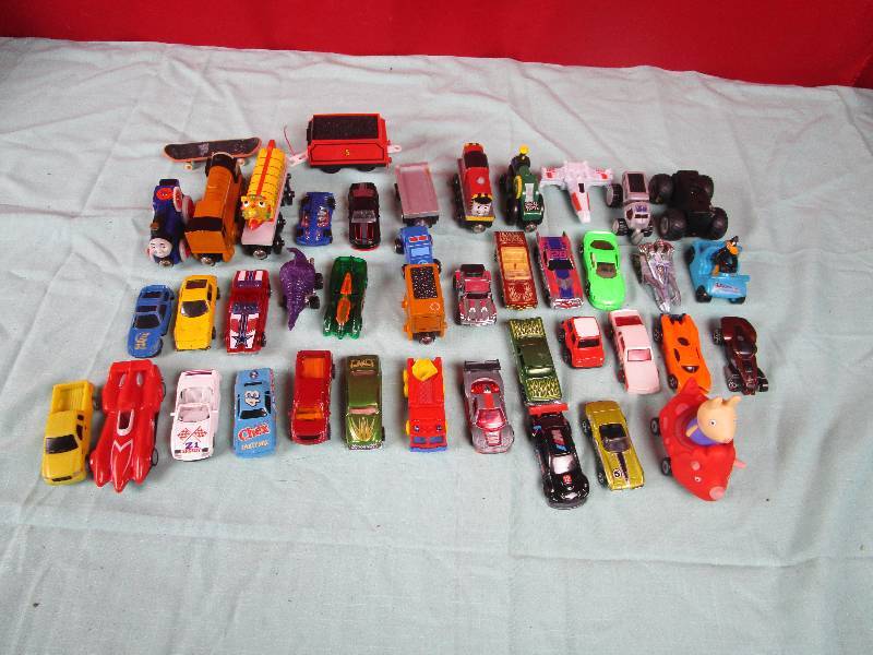 lot 7113 image: Lot of Hot Wheels Cars