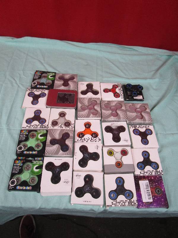 lot 7135 image: Lot of Spinners