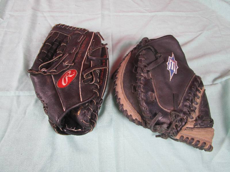 lot 7140 image: Lot of Quality Baseball Gloves