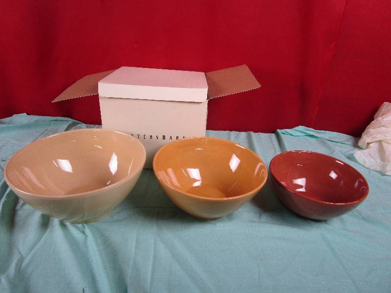 lot 7132 image: Pottery Barn Nesting Bowls