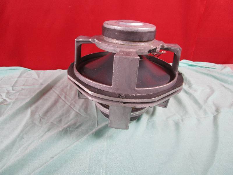 lot 7134 image: Set of Audio Speaker