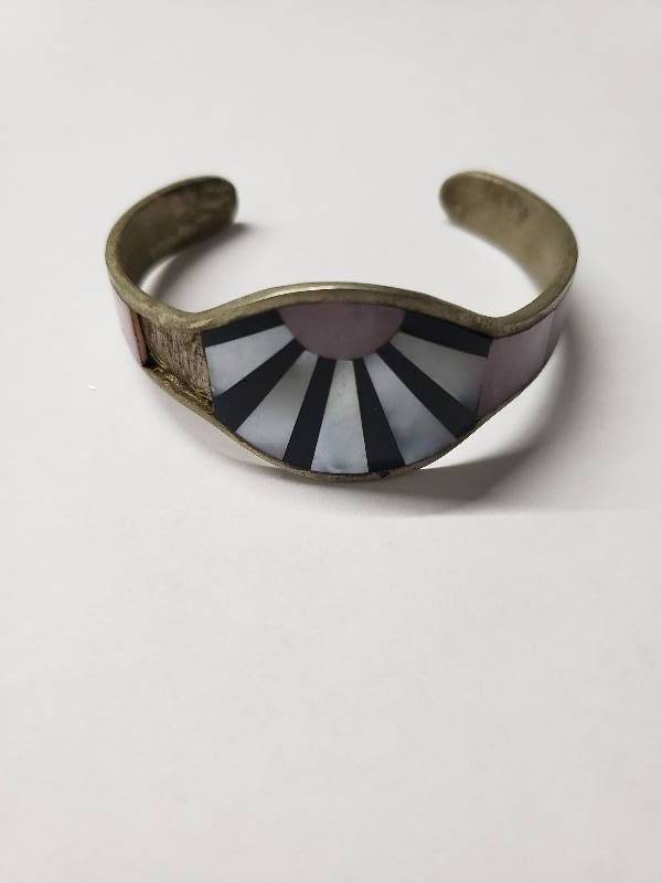 lot 7073 image: Mother of Pearl Antique Bracelet