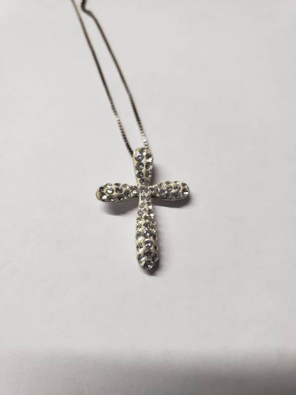 lot 7086 image: Small Cross