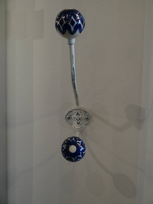 lot 4024 image: Lot of (4) Dcor Hanging Hooks