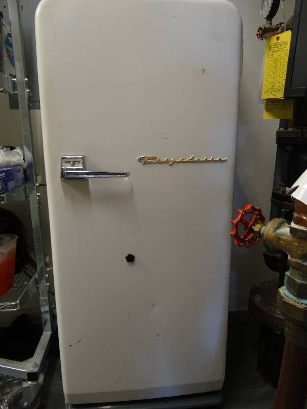 lot 4028 image: Vintage  Frigidaire In Working Condition