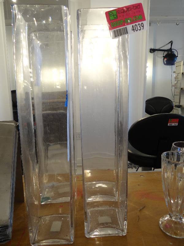 lot 4039 image: Lot of (4) 20 Clear Square Cube Glass