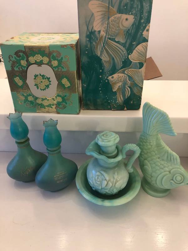 lot 2498B image: 6 Piece Vintage Avon Set
