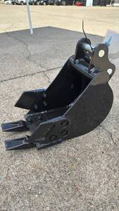 lot 46 image: Unused 20CM Heavy-Duty Toothed Excavator Bucket