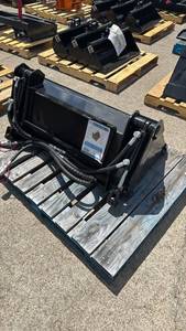 lot 71 image: Unused Ranch IRLB 4-in-1 Multi-Function Bucket
