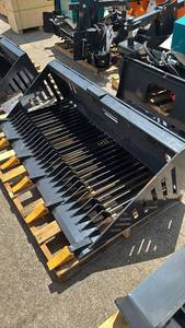 lot 89 image: Unused LandHonor 66-inch Rock Bucket for Skid Steer
