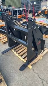 lot 109 image: Unused LandHonor Skid Steer Log Grapple Model LG-13-33D