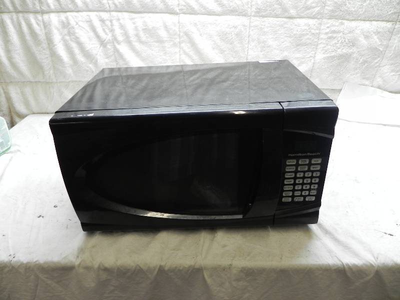 Sold at Auction: HAMILTON BEACH MICROWAVE AND TOASTER OVEN PICKUP ONLY