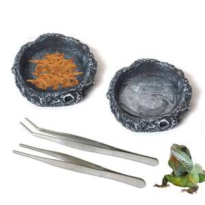 lot 2473 image: JOBEDE 2PCS Reptile Water Dish, Imitating Rock Design Reptile Food Bowl with Straight Curved Tweezers for Lizard Bearded Dragon Leopard Gecko Snake Hermit Crabs