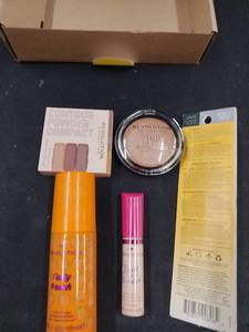 lot 6050 image: Revolution Beauty Makeup Bundle Set Of 5