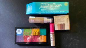 lot 16183 image: Makeup Collection Bundle 5pcs