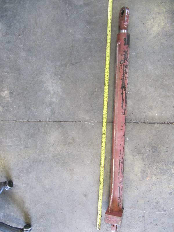 lot 701 image: New Hydraulic Cylinder Approx 3  Bore with a 43 Stroke