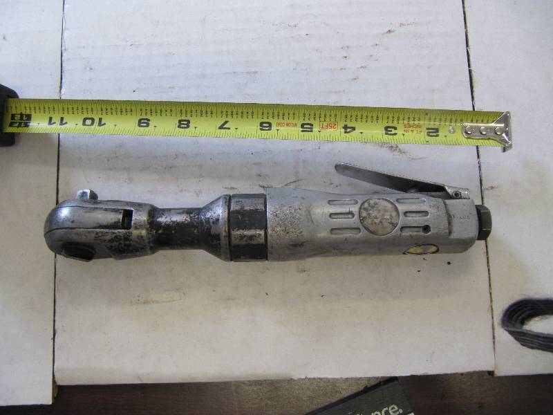 lot 720 image: 38 Drive Air Ratchet -Tested (Shop Tools)