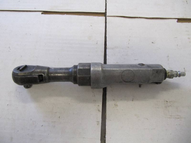 lot 729 image: 38 Drive Air Ratchet -Tested (Shop Tools)
