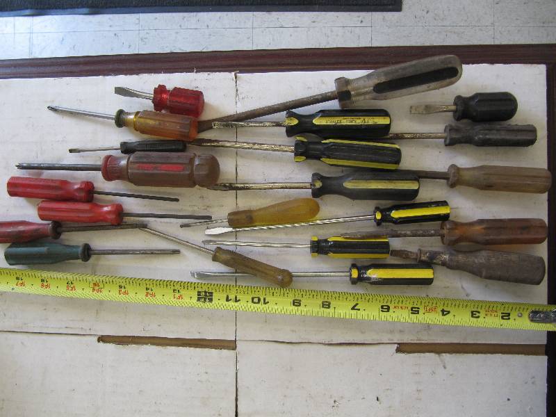 lot 750 image: Lot of 22 Various Makes Screw Drivers (Shop Tools)