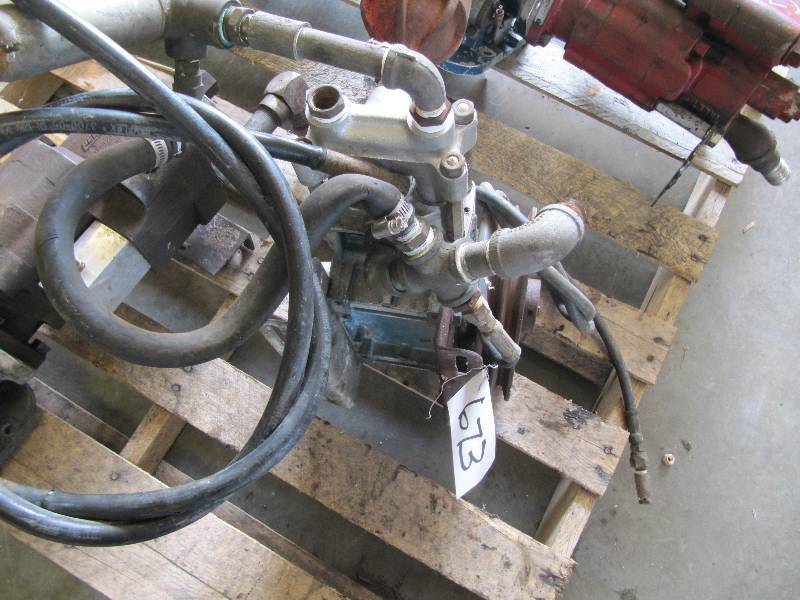 lot 665 image: CAT MODEL 620 PUMP - Cat model 620 the pump with nine lives