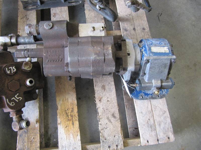 lot 674 image: Muncie -PTO TG1S -U6607-A3DX WITH PERMCO DUMP PUMP Removed From Working Truck