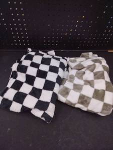 lot 6397 image: Small blankets set of two approximately 35x25 in black checkered pattern and brown checkered pattern