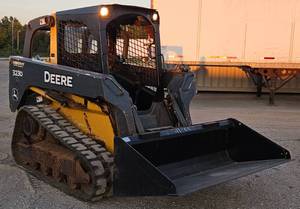 lot 30 image: 2013 John Deere 323D Skid Steer Loader - Turbocharged Diesel Engine - New Bucket - Hydraulic Quick Connect - Radial-lift Design - Hydraulic Driven - Rubber Tracks -  2,911 hours