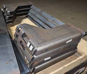lot 4004 image: 2025 Unused Wolverine QMP1-16-10T Ecotric 38 Thick Quick Tach Cut Out Mount Plate
